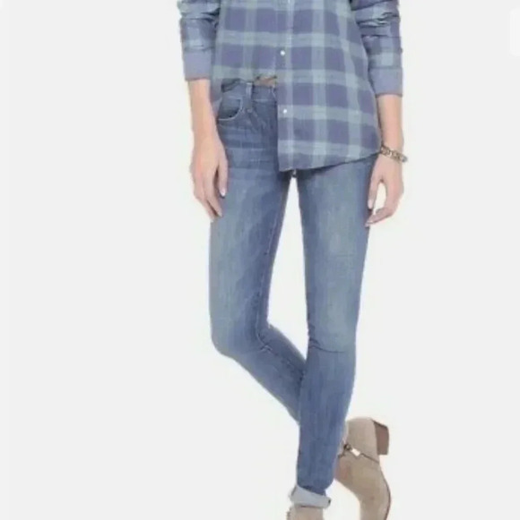 Wildfox Denim - Wildfox Pamela Midrise jeans. Size 27